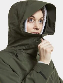 Didriksons ILMA WNS PARKA 6 Dames Outdoor Parka - Maat 40 16 Didriksons ILMA WNS PARKA 6 Dames Outdoor Parka - Maat 40 -Fjallraven Winkel 905x1200 1